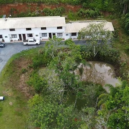 Hospedagem Mafli Apartment Barra do Trombudo ภายนอก รูปภาพ
